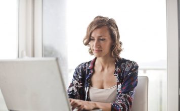 Oferty pracy zdalnej przez Internet – na co uważać?