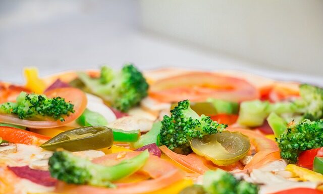 Czy dwie rodziny mieszkające w tym samym domu mogą złożyć dwa odrębne wnioski o wypłatę dodatku osłonowego?