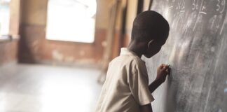 Jak się pisze klientom czy klienta?