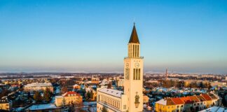 Która metodę ustalania budżetu reklamowego powinna wybrać jeżeli planuje wydać na reklamę wszystkie dostępne środki? Która metodę ustalania budżetu reklamowego powinna wybrać jeżeli planuje wydać na reklamę wszystkie dostępne środki?