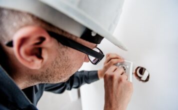 Jak zostać elektrykiem bez szkoły? Jak zostać elektrykiem bez szkoły?
